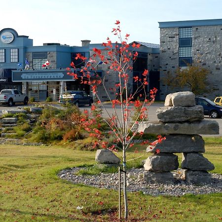 La Sagueneenne - Hotel Et Centre De Congres Saguenay Exterior photo