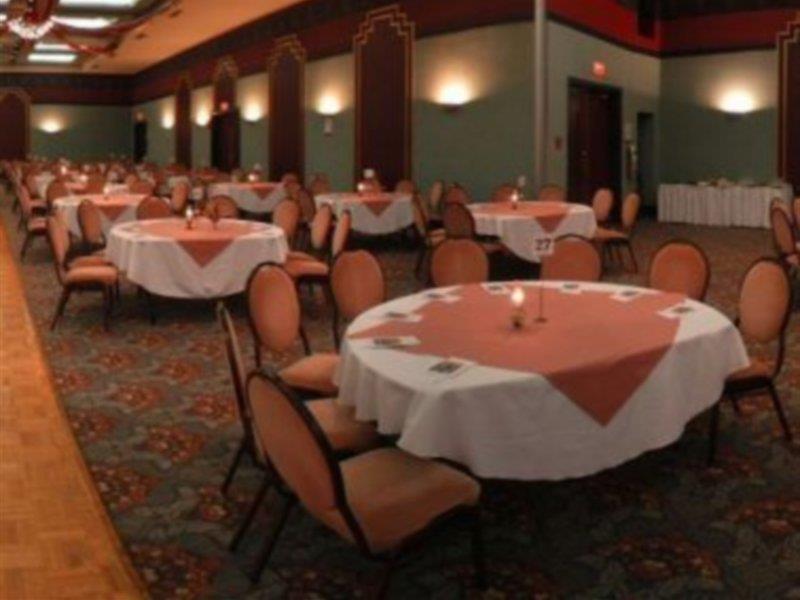 La Sagueneenne - Hotel Et Centre De Congres Saguenay Restaurant photo